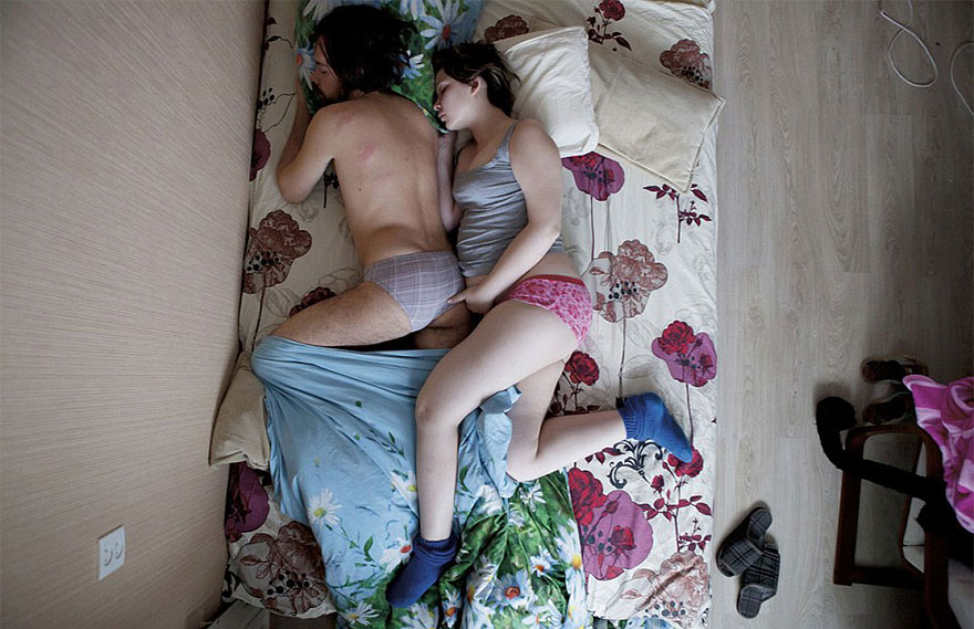 Intimate Portraits Of Pregnant Couples Sleeping Together Campaigns of the World®