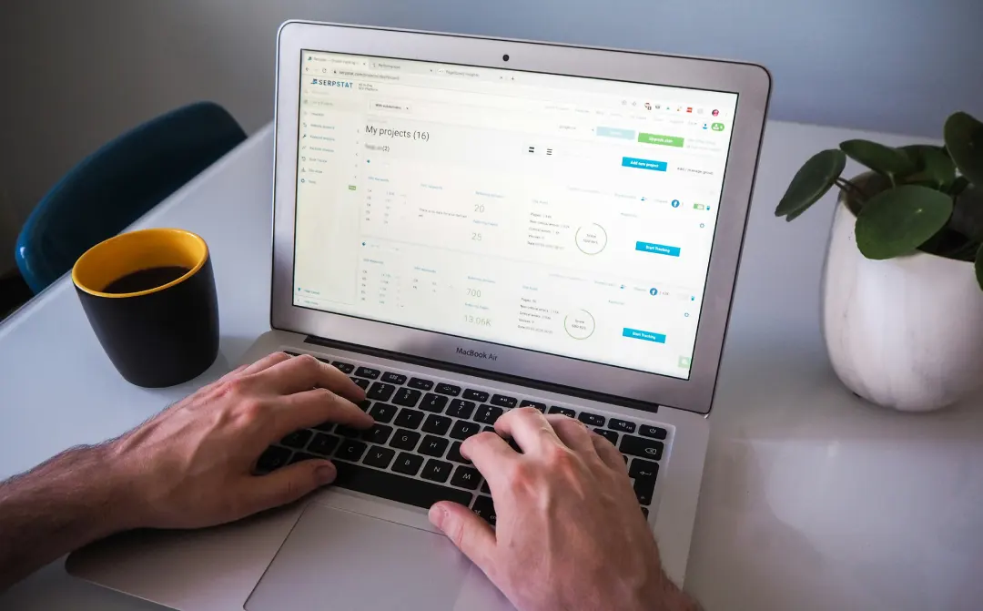 How Search Engines Reward Consistent Brand Narratives